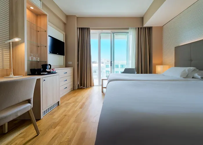 Hotell Bull Reina Isabel & 4*
