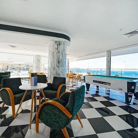 Bull Reina Isabel & Hotel