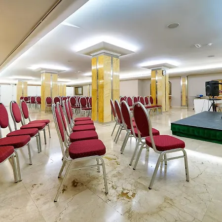 Bull Reina Isabel & Hotel 4*