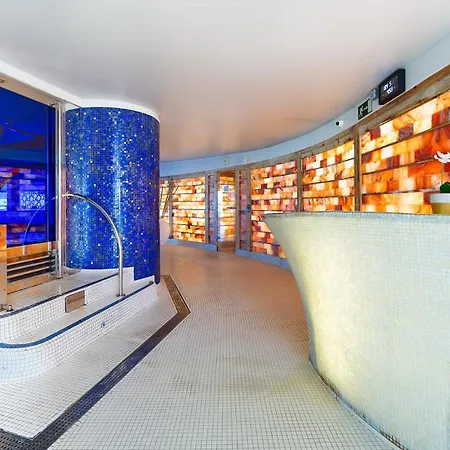 Bull Reina Isabel & Hotel 4*