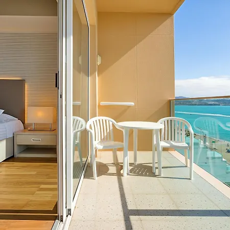 Bull Reina Isabel & Hotel