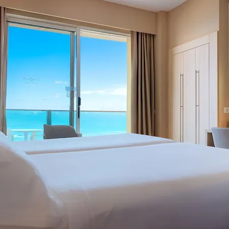 Bull Reina Isabel & Hotel