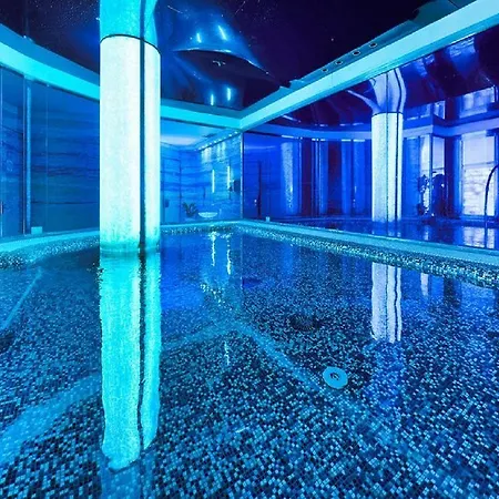Bull Reina Isabel & Hotel 4*