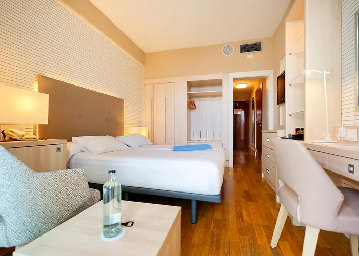 Hotel Bull Reina Isabel&spa 4*